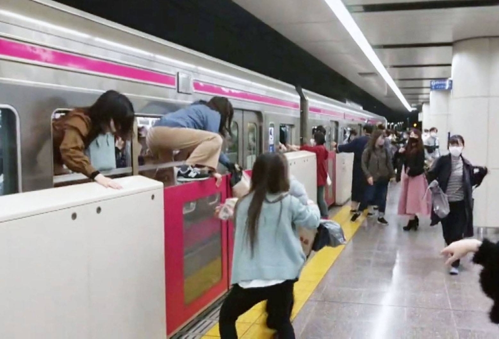 जापानले रेलमा हुने अपराध रोक्न सक्छ ?