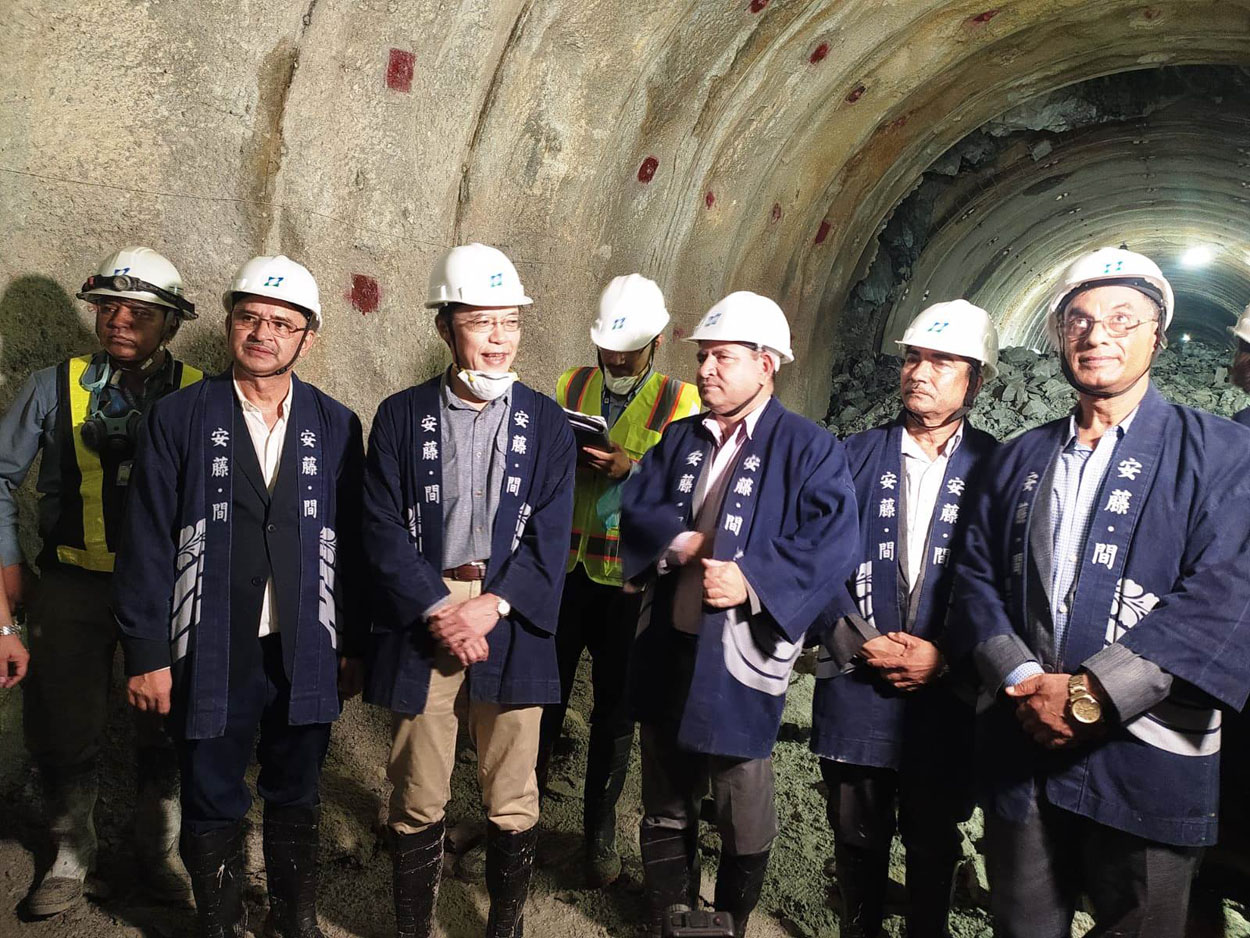 जापानको सहयोगमा निर्माणाधीन नागढुंगा–नौबिसे सुरुङमार्गको रेस्क्यू टनेलको ‘ब्रेक थ्रू’