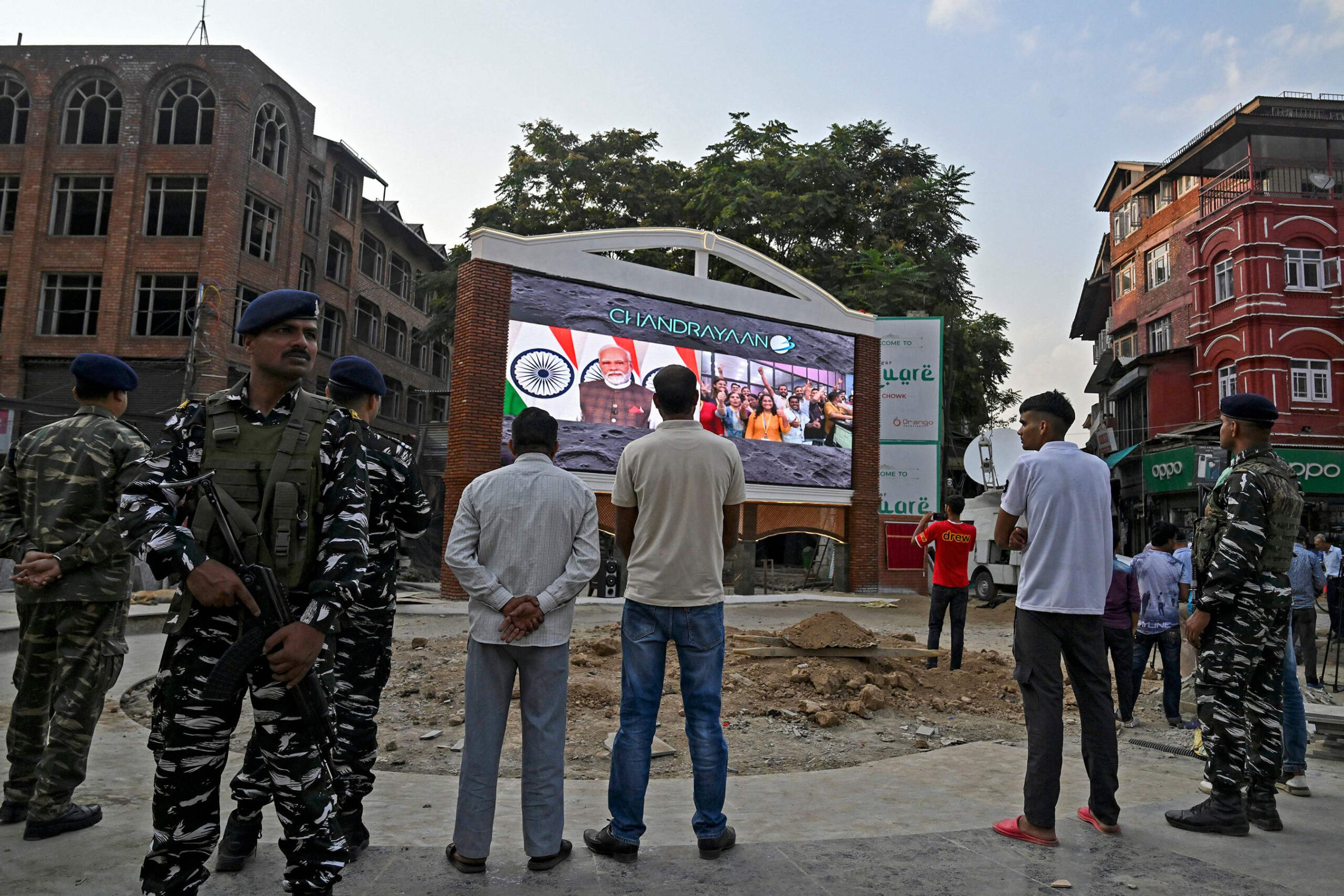 भारतीय चन्द्रयान–३ चन्द्रमामा अवतरण, प्रधानमन्त्री मोदीले विदेशबाटै साटे ऐतिहासिक सफलताको खुशी