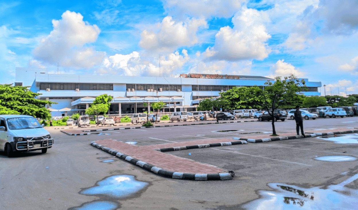 बङ्गलादेशको अन्तर्राष्ट्रिय विमानस्थलमा उड्नैलागेको विमानमा चरा ठोक्किएपछि…