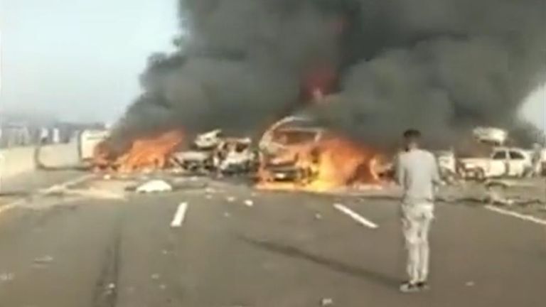 इजिप्टमा गुडिरहेको कारबाट तेल चुहिएर आगलागी हुँदा ३५ जनाको मृत्यु, ५३ घाइते