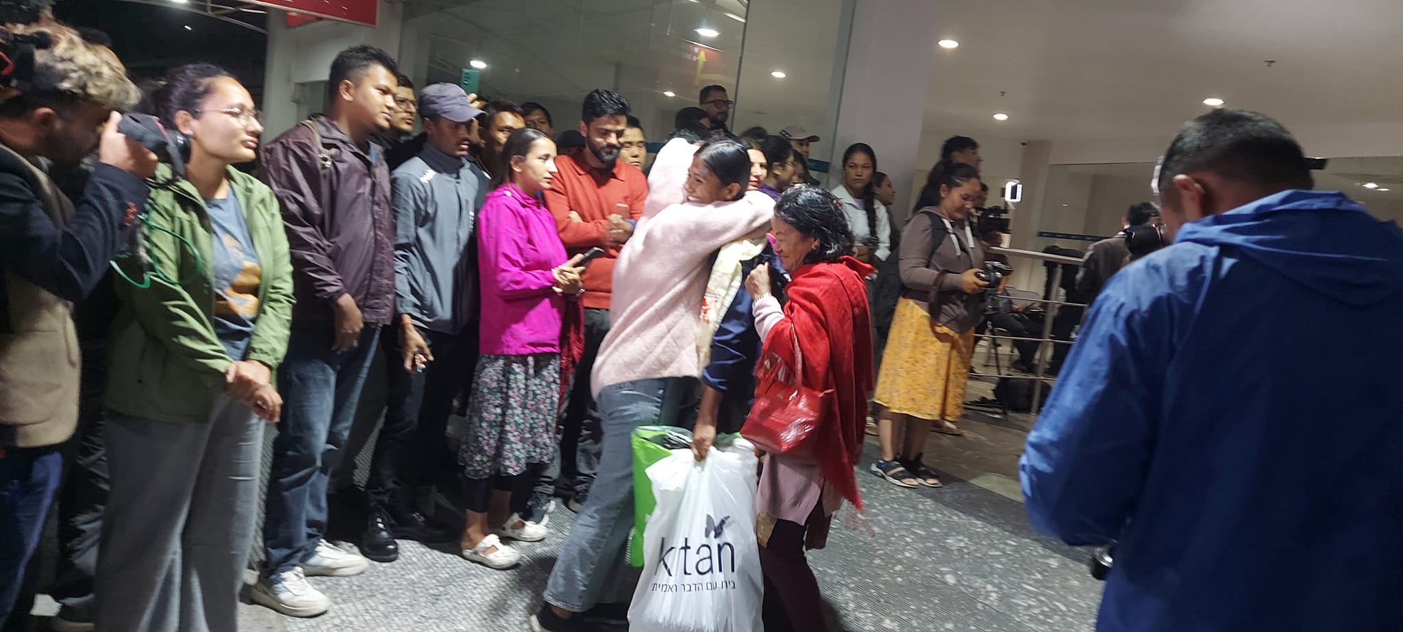 इजरायलबाट २५४ नेपाली स्वदेश फर्किए, ५४ जनालाई सुरक्षित स्थानमा सारियो