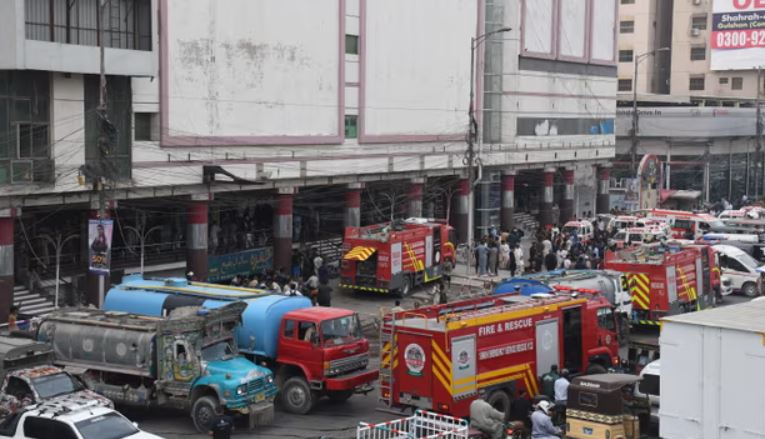 पाकिस्तानको कराँचीस्थित सपिङ मलमा आगलागी, ११ जनाको मृत्यु