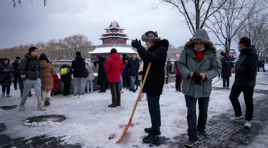 पूर्वी चीनमा हिमपातका कारण जनजीवन प्रभावित, विद्यालयमा अनलाइन पढाइ