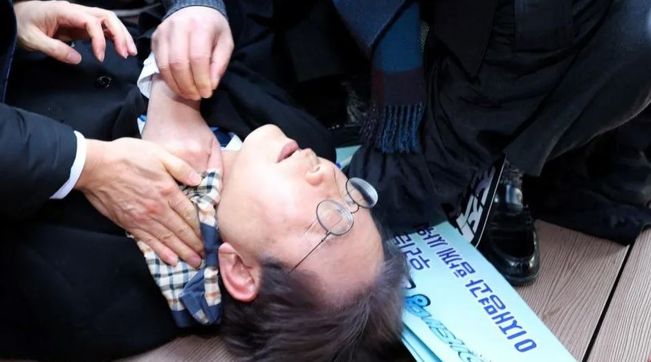 दक्षिण कोरियाली विपक्षी नेतामाथि छुरा प्रहार, एक जना पक्राउ