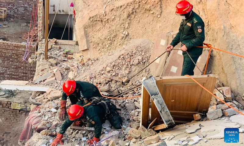 पाकिस्तानमा आवासीय भवन भत्किँदा एकै परिवारका ७ सहित ९ जनाको मृत्यु