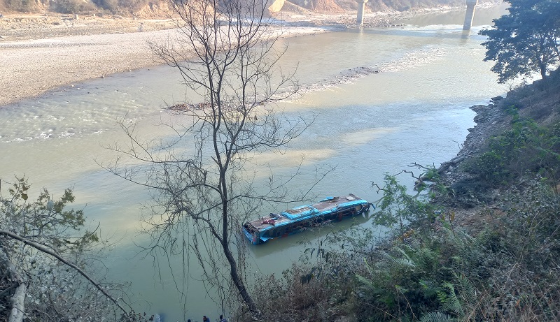 धादिङमा बस दुर्घटनाः ७ जनाको मृत्यु