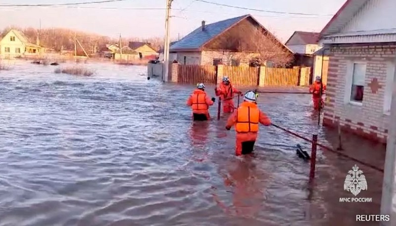 बाढीको चपेटामा रूस, १२ हजार ८०० घर डुबानमा