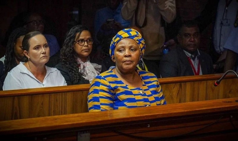 दक्षिण अफ्रिकाकी पूर्वसभामुखमाथि भ्रष्टाचारको आरोप, प्रहरीसमक्ष गरिन् आत्मसमर्पण