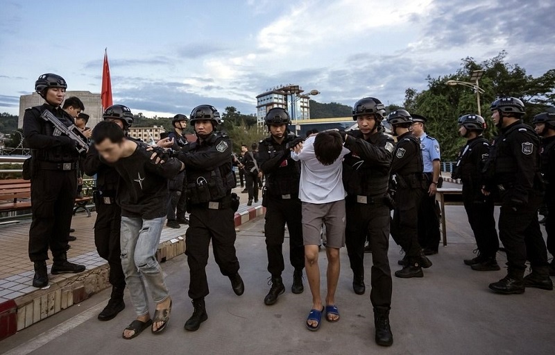 अनलाइन स्क्यामिङ गरेको आरोपमा म्यानमार–चीन सीमाबाट ८ सय जना पक्राउ