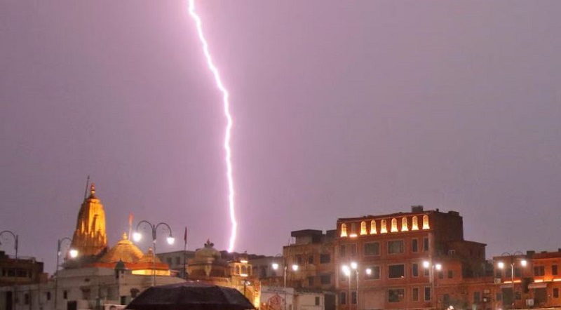 भारतमा चट्याङका कारण ३३ जनाको मृत्यु