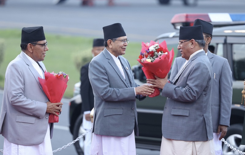 प्रधानमन्त्री प्रचण्ड स्वदेश फिर्ता