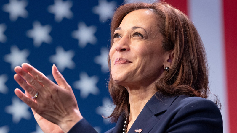 भारतीय आमा र जमाइकन बुवाकी छोरी कमला ह्यारिस, अमेरिकी राष्ट्रपति बन्ने दौडमा