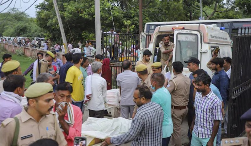 भारतको धार्मिक सभामा भागदौड, मृत्यु हुनेको सङ्ख्या १२१ पुग्यो