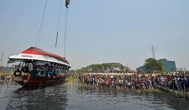 बङ्गलादेशमा डुङ्गा दुर्घटना, ३४ जनाको मृत्यु