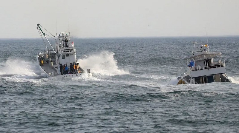 जापानको फुजिसावामा डुङ्गा डुब्दा कम्तीमा १० यात्रु बेपत्ता