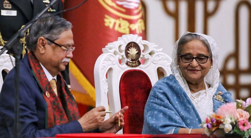 बङ्गलादेशका राष्ट्रपतिलाई अपदस्थ गर्न दबाब