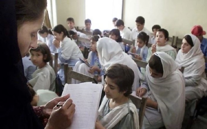 पाकिस्तानमा ८ महिनादेखि तलब नपाएका शिक्षकहरू आन्दोलनमा