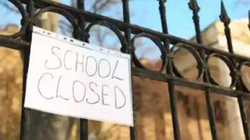 भारतमा आँधीका कारण विद्यालय बन्द