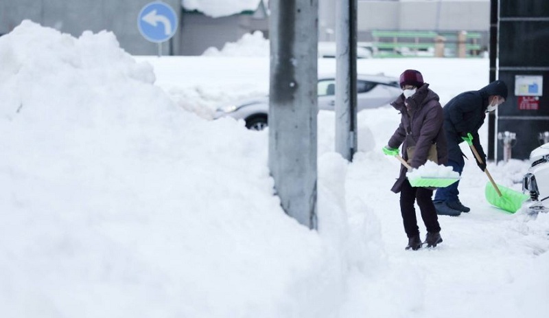 जापानमा भारी हिमपात, हवाई उडान प्रभावित