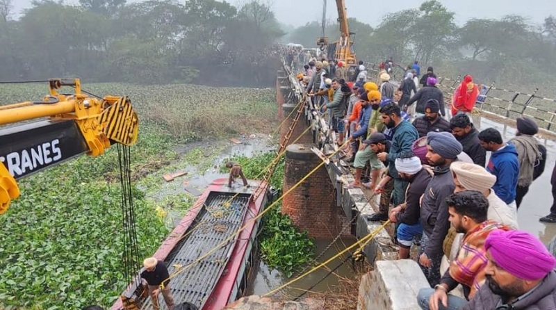 भारतको पन्जाबमा बस दुर्घटना, ८ जनाको मृत्यु