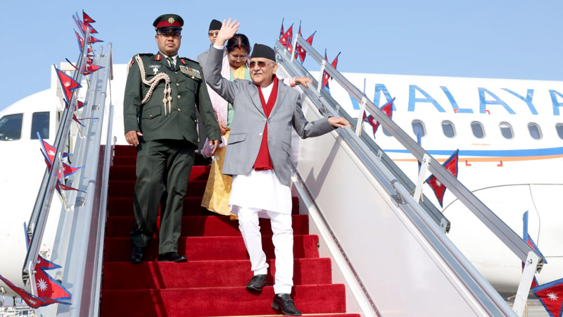 प्रधानमन्त्री ओली स्वदेश फिर्ता