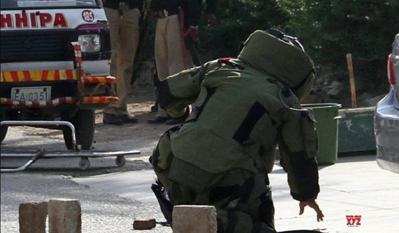 पाकिस्तान प्रहरीको गाडीमा बम विस्फोट, ८ जना घाइते