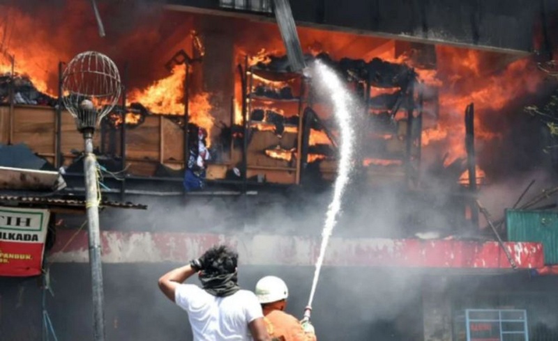 इन्डोनेसियाको शपिङ मलमा आगलागी