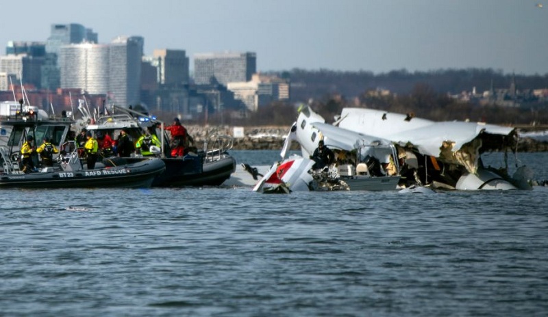 अमेरिकी हवाई दुर्घटना, ६७ जनाकै मृत्यु