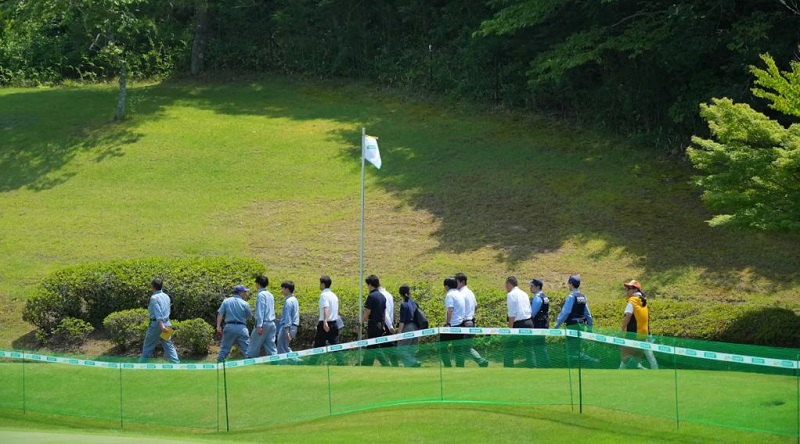 भालु देखिएपछि जापानको गल्फ प्रतियोगिता पुनः रद्द