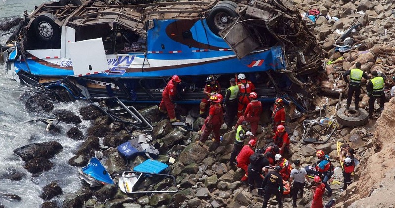 पेरुमा बस दुर्घटना : कम्तीमा १८ जनाको मृत्यु, २४ जना घाइते