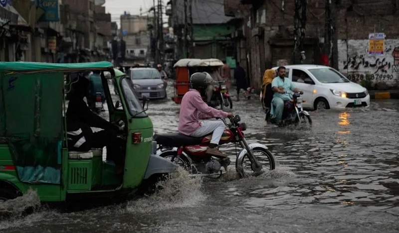 पाकिस्तानमा १ सातादेखि भारी वर्षा र बाढी : ६४ जनाको मृत्यु, ११७ जना घाइते