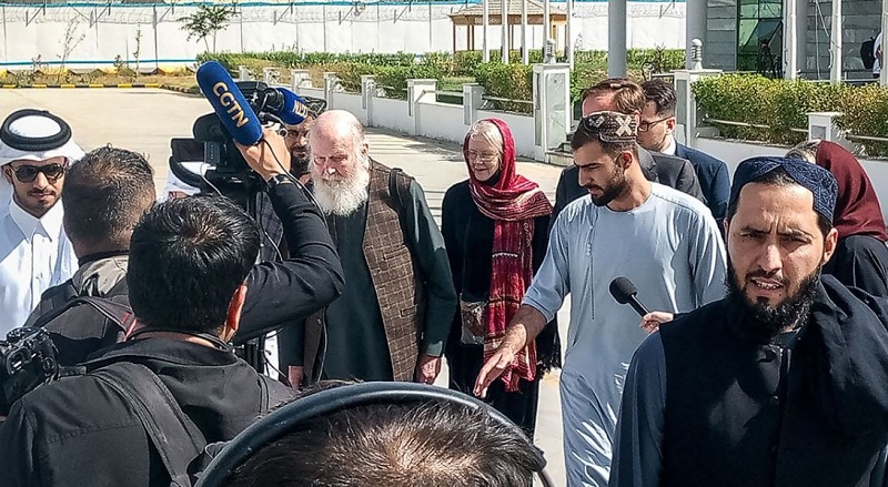 ८ महिनादेखि तालिवान हिरासतमा रहेका बेलायती वृद्ध दम्पती रिहा