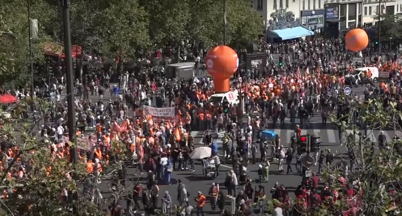 फ्रान्समा बजेट कटौतीको प्रस्तावविरुद्ध विरोध प्रदर्शन