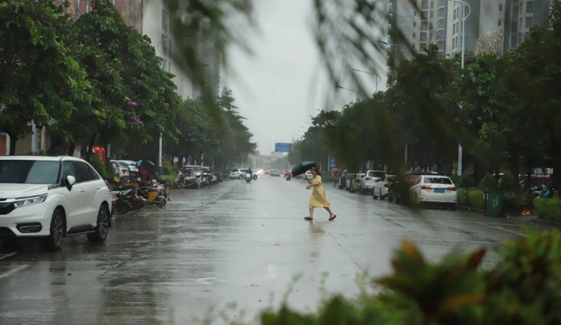 चीनमा भारी वर्षा : विद्यालय बन्द, यातायात अवरुद्ध