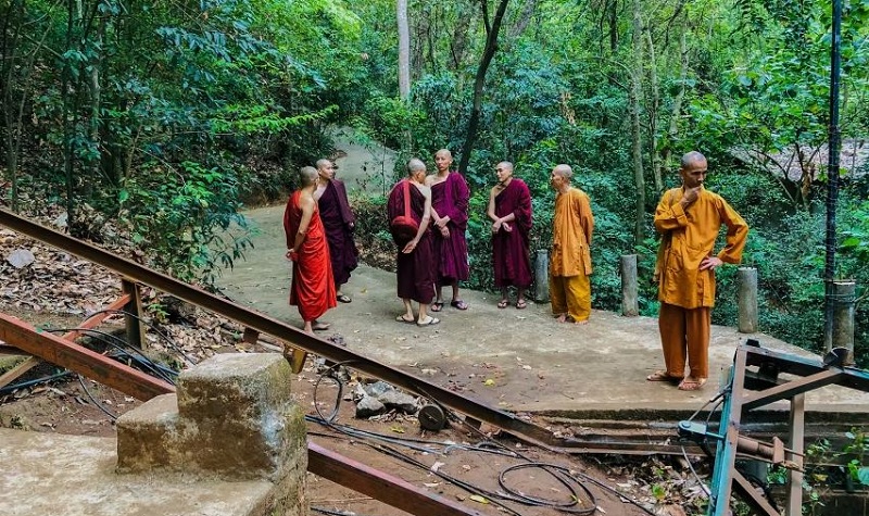 श्रीलङ्कामा केबल कार दुर्घटना, ७ भिक्षुको मृत्यु