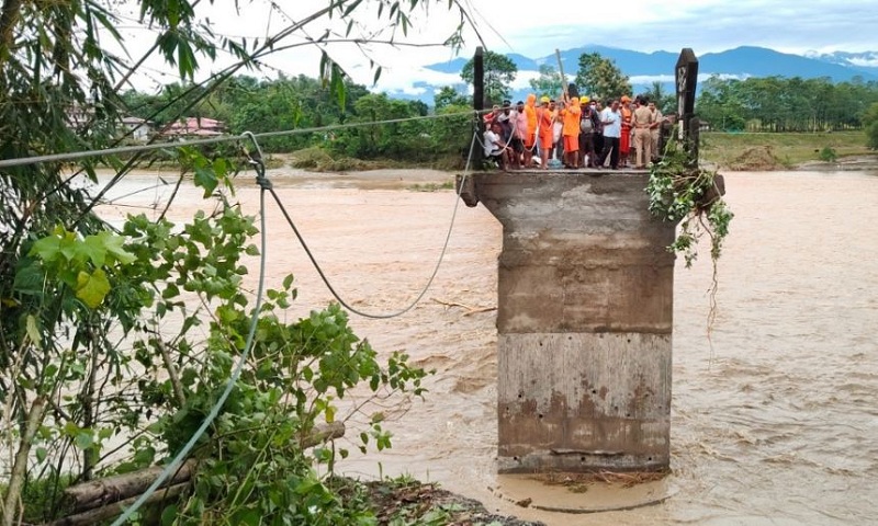 भारतको पश्चिम बङ्गालमा भारी वर्षा, २४ जनाको मृत्यु