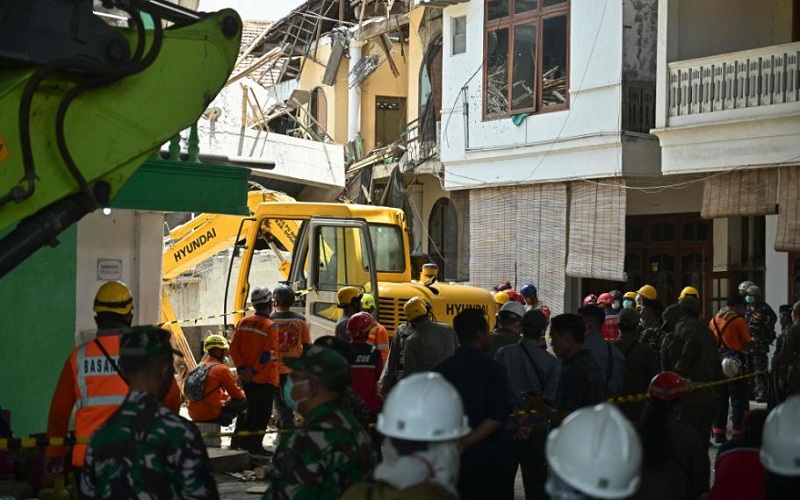 इन्डोनेसियामा विद्यालय भवन भत्किँदा ९१ जनाको मृत्यु